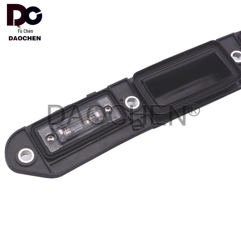 Rear License Plate Light Assembly Trunk Handle for Touran, Tiguan, Golf (1T0827574A 574L)