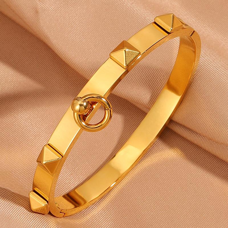 Raised Rivet Titanium Steel Bracelet for Women Fashionable and Versatile, Handmade Jewelry for Besties 18CM