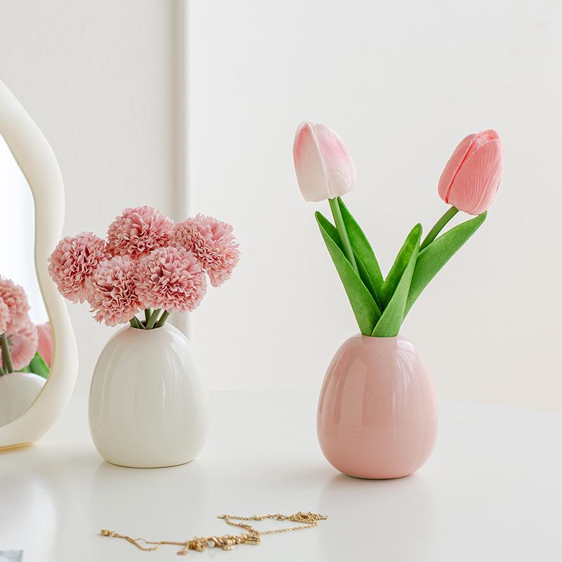 Small Daisy Artificial Flower in Cream Ceramic Vase - Ins Style Tulip for Living Room or Bedroom Decoration.