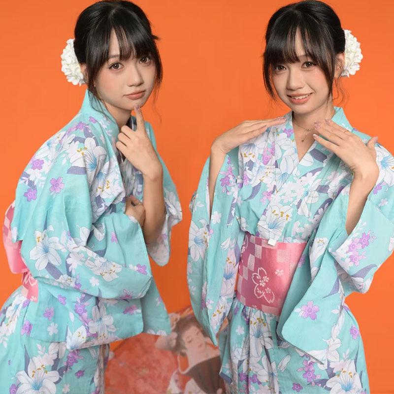 Dámské japonské kimono a yukata šaty pro formální fotografování