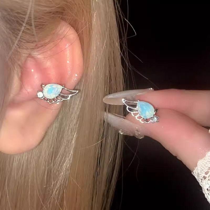 Korean Style Tassel Butterfly Ear Cuff: Exquisite No-Piercing Clip-On Earrings for Women