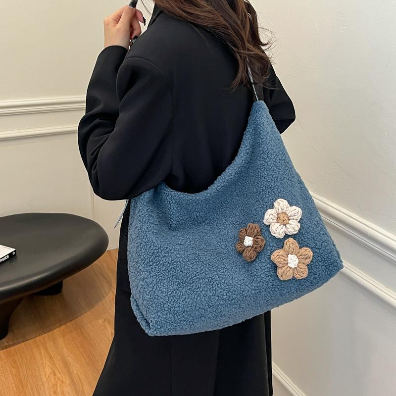 2025 Autumn and Winter New Large-capacity Woolen Messenger Bag Women's Versatile Japanese Solid Color Shoulder Bag Niche Tote Bag