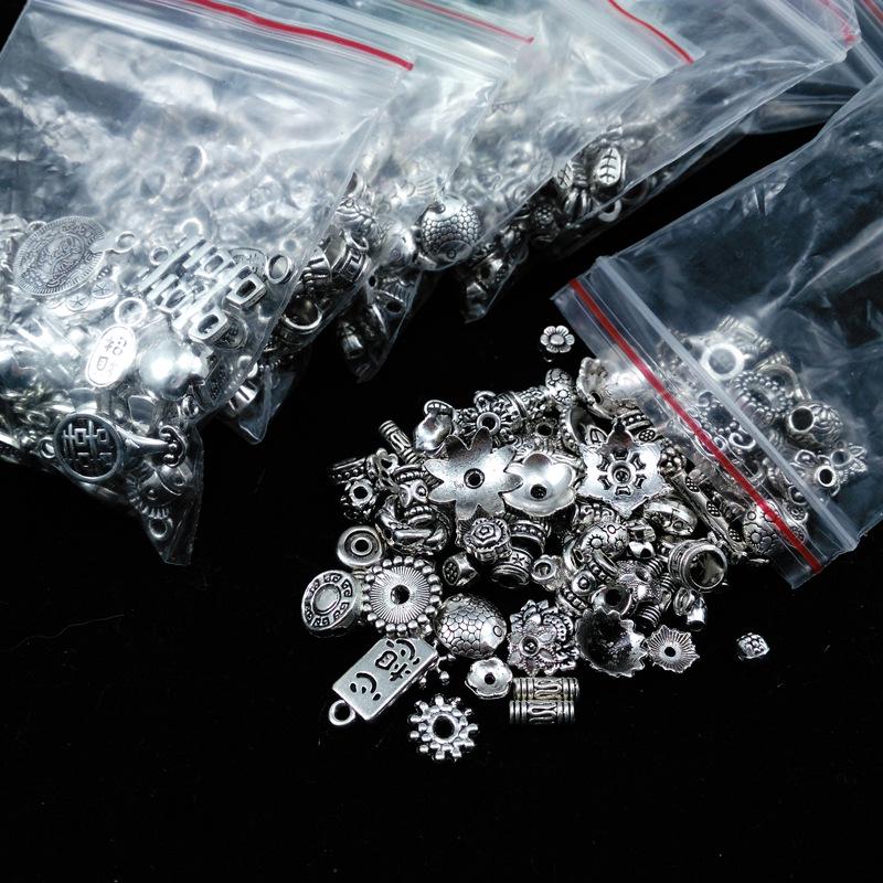 Tibetanisches Silber Schmuck-Set: 50g Gemischte Anhänger, Vintage Armband, Blumenbecher-Abstandshalterperlen für DIY Handgemachte Kreationen