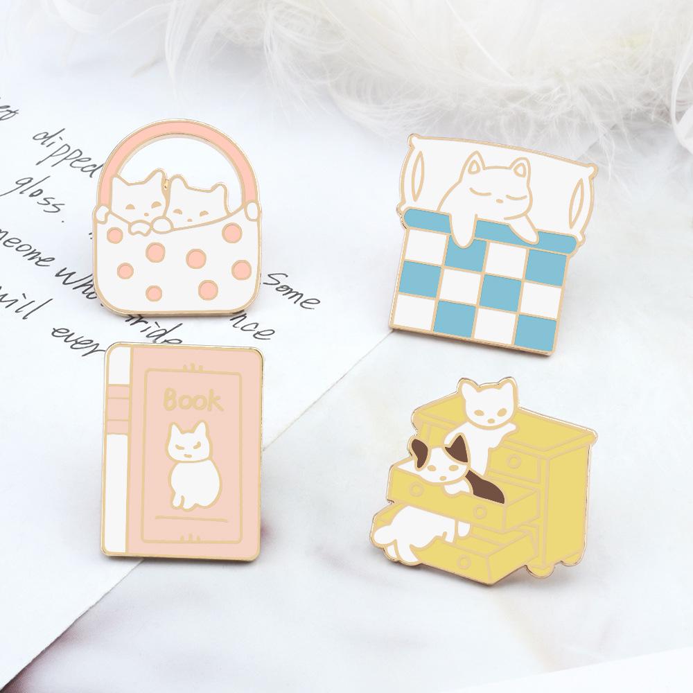 Creative Cartoon Cat Brooch: Hide-and-Seek Sleeping Cat Fashion Accessory for Clothing and Bags