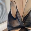 Retro Shoulder Bag Casual Soft Leather Underarm Bag and Popular Woven Commuter Handbag