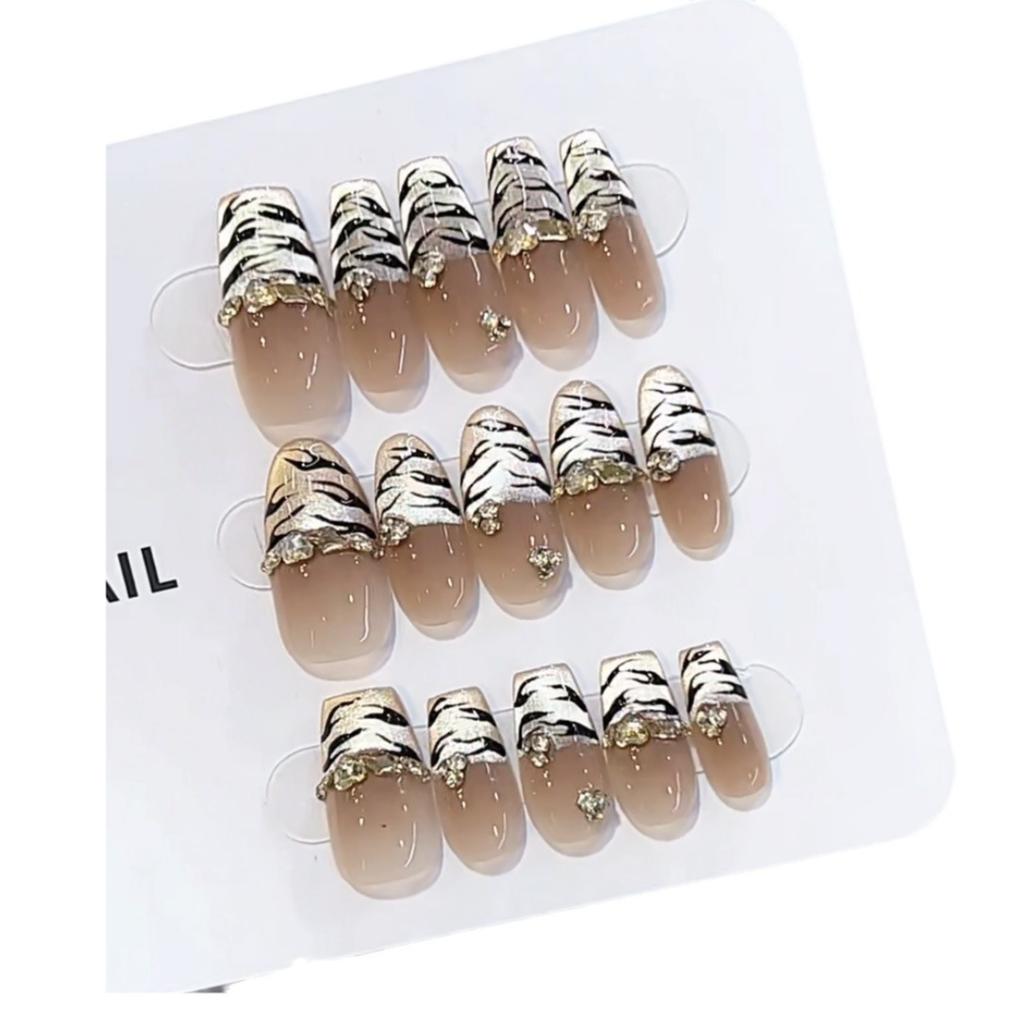 Pure Hand-made Phototherapy Wear Nail Tablets Fingertip Cat Eye Wear Nail Finished Product Reusable Nail Patches