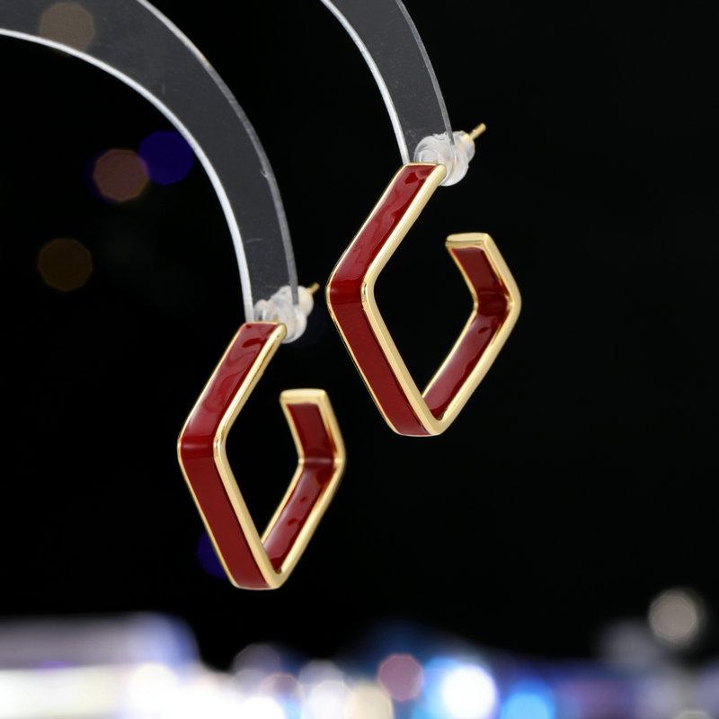 

Новый тренд 2024 года осень и зима популярный цвет Ankola красные масляные серьги-гвоздики интернет-знаменитости темперамент квадратные простые серьги женщины