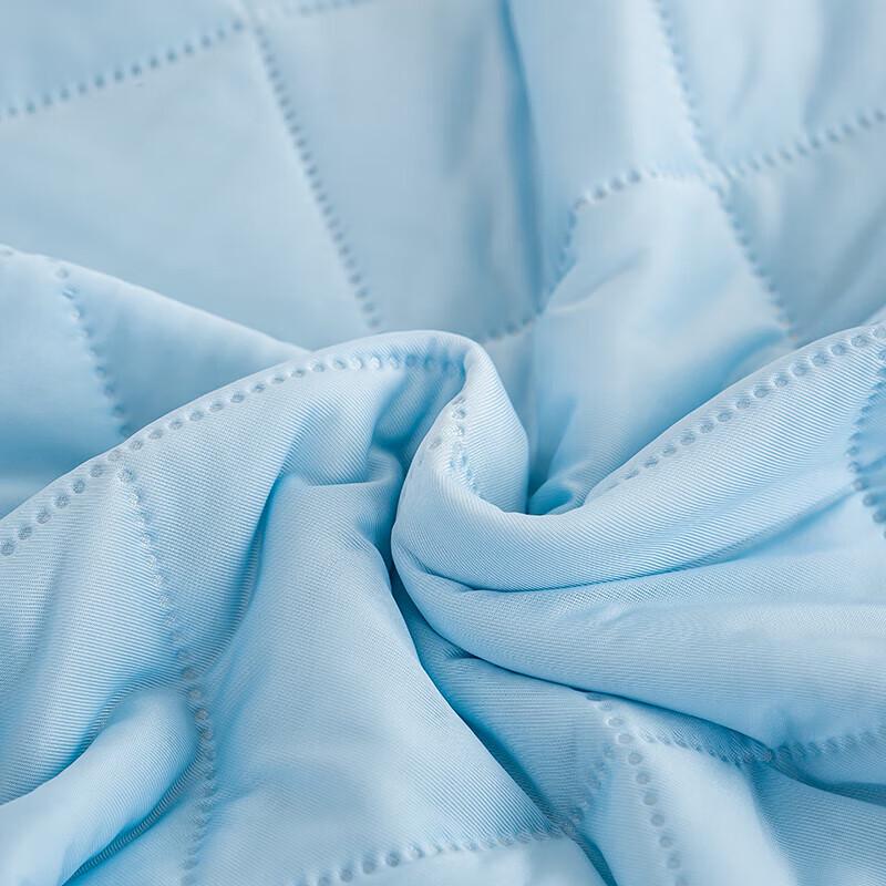 Louis Kellog Cooling Summer Quilt