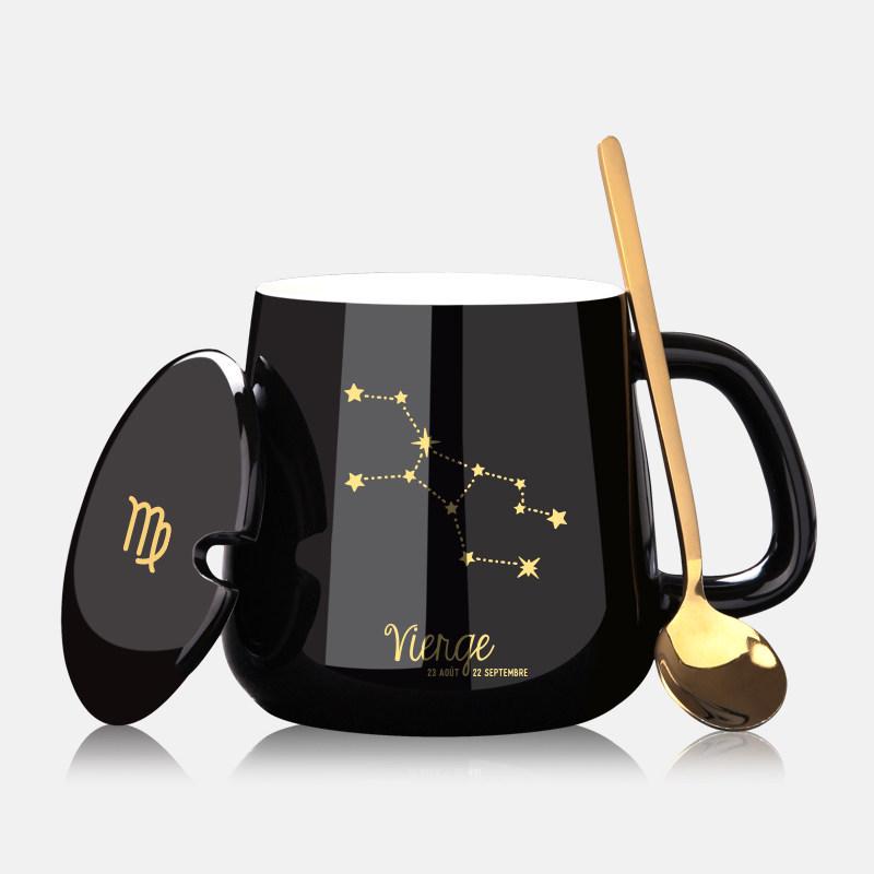 Spersonalizowany ceramiczny kubek do kawy z pokrywką i łyżeczką - Świąteczny wzór dla par