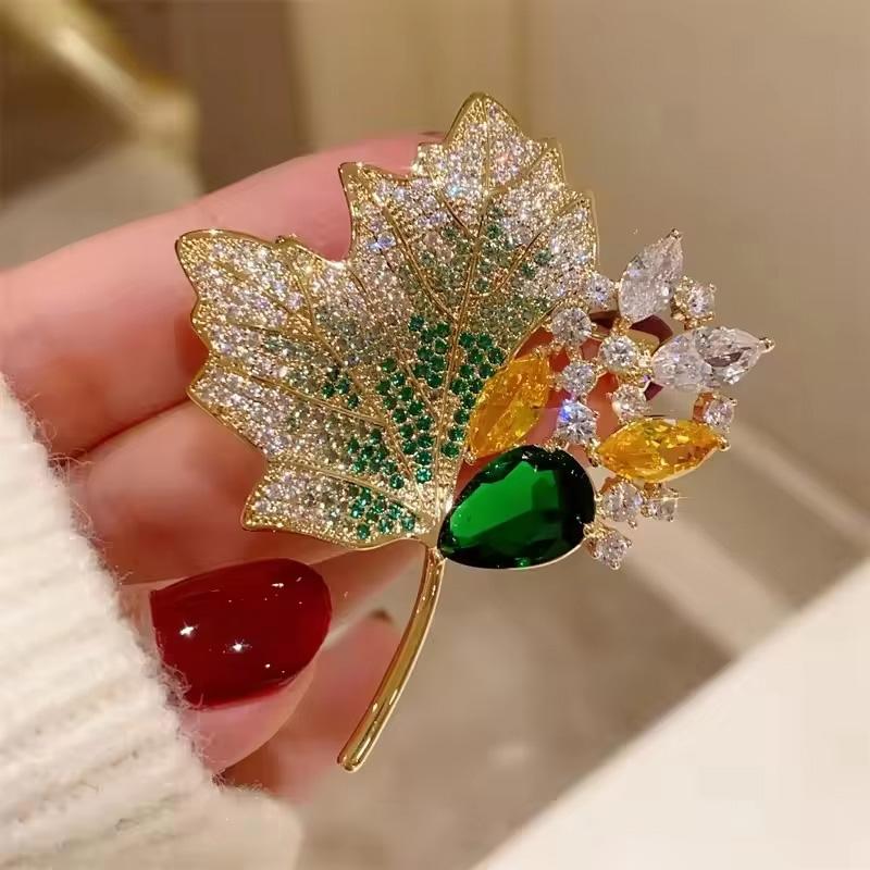 1PC Rhinestone Shiny Crystal For Women Brooch Pin Vintage Coat Clothing Accessories Maple Leaf