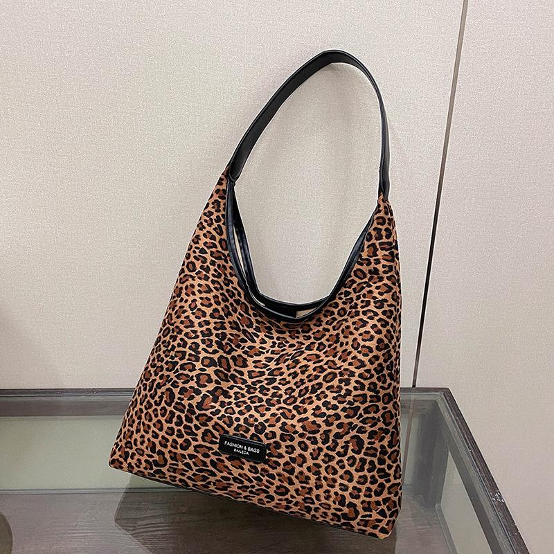 Casual large-capacity bag women's new summer popular simple shoulder underarm bag fashionable bucket bag
