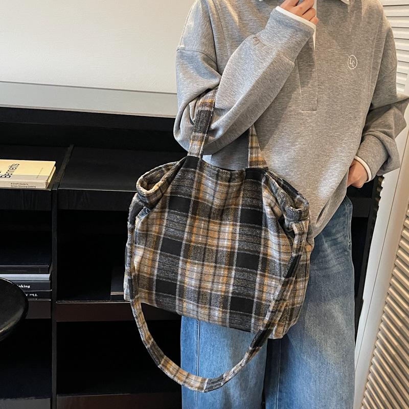 Women's Vintage Plaid Shoulder Bag Large Capacity Commuting Lightweight Tote Bag