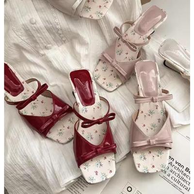 Neues Design Mode Sommer Keilabsatz Damen Hausschuhe Mode Offene Zehenschuhe Schmetterlingsknoten Damen Kleider-Slipper Faulenzer-Schuhe