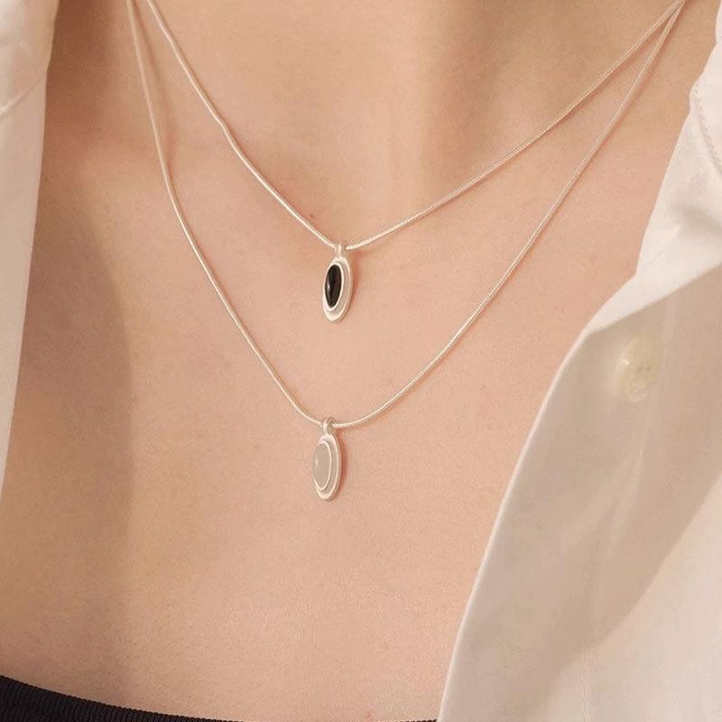 Orbiting Satellite Necklace Black Agate White Shell Necklace Niche Design Collarbone Chain Ring