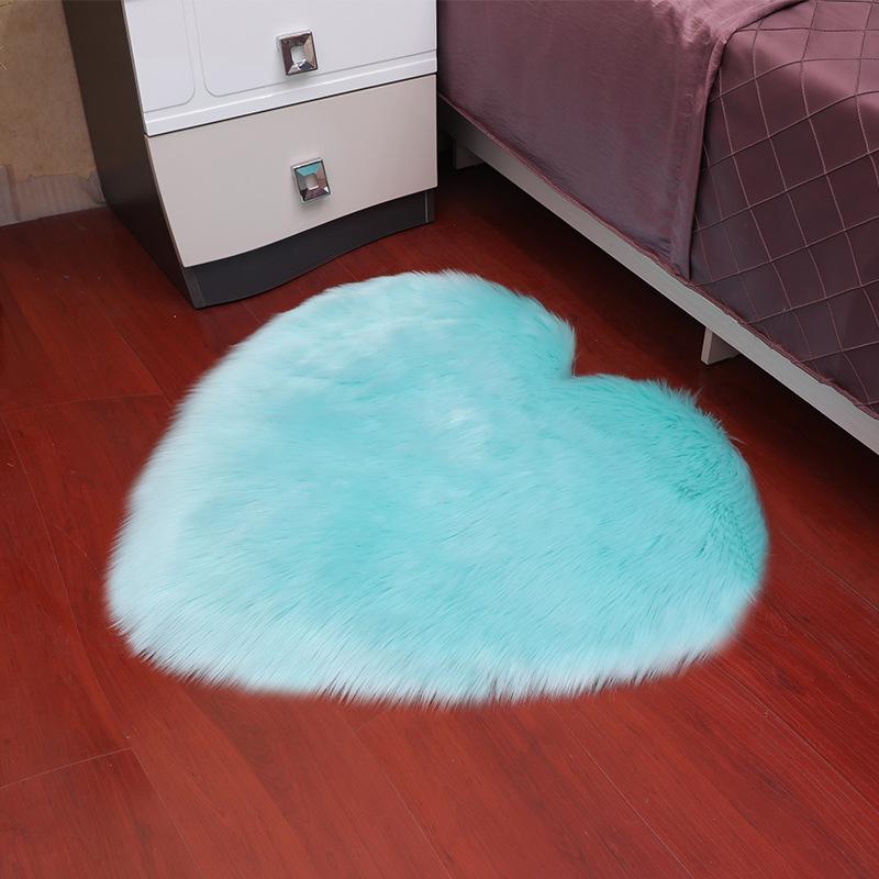 

1pcs Mini Love Heart Rugs Artificial Wool Sheepskin Hairy Carpet Gorgeous Home Bedroom Decoration Carpets Soft Non-slip Mat 40x50cm