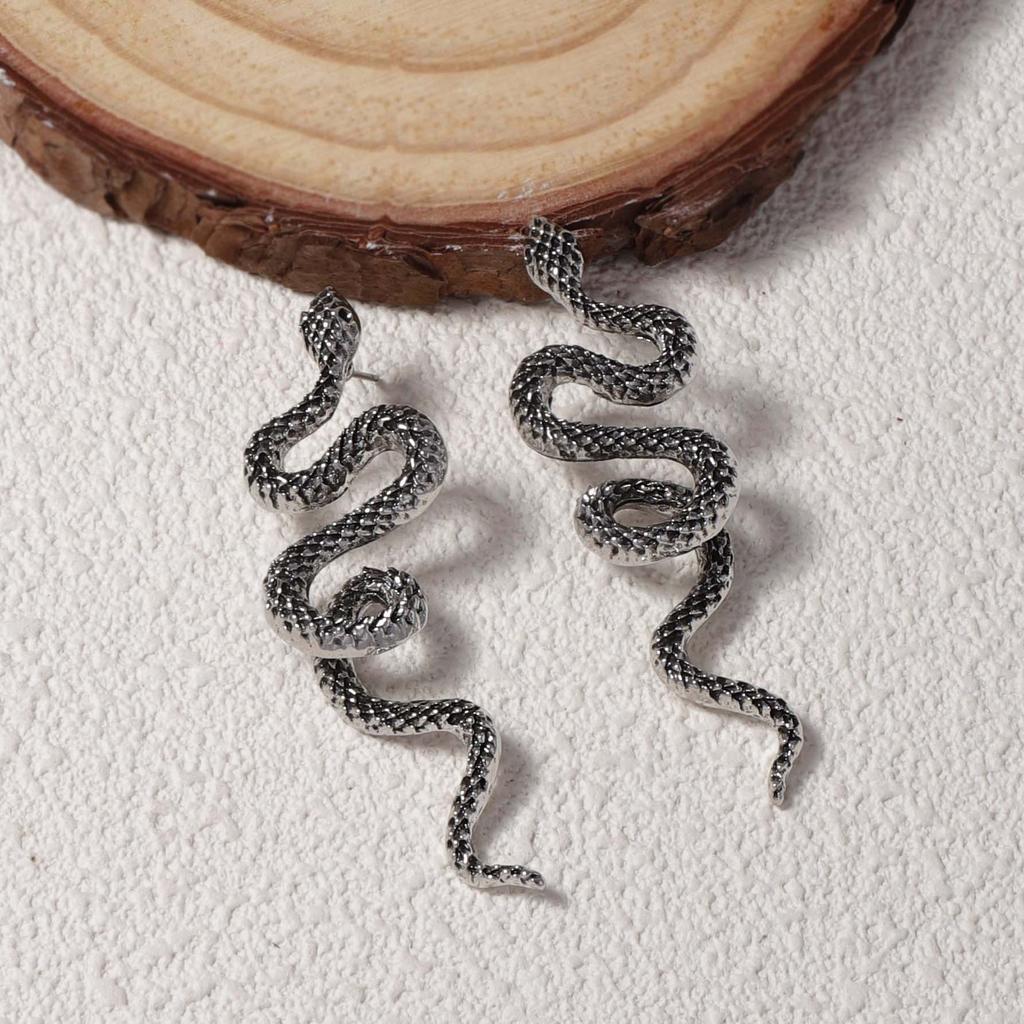 Personalized Retro Cold Wind Alloy Zodiac Snake Stud Earrings Advanced Exquisite Versatile Casual Daily Women's Models