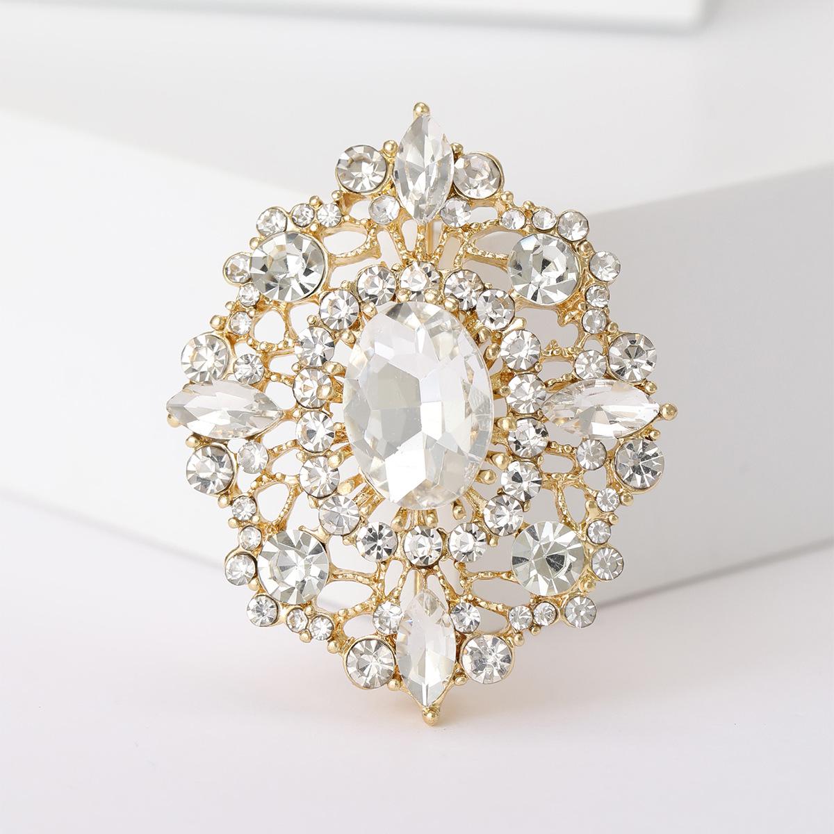 

Retro European & American Fashion Oval Rhinestone Brooch for Women s Shawl or Coat золотой
