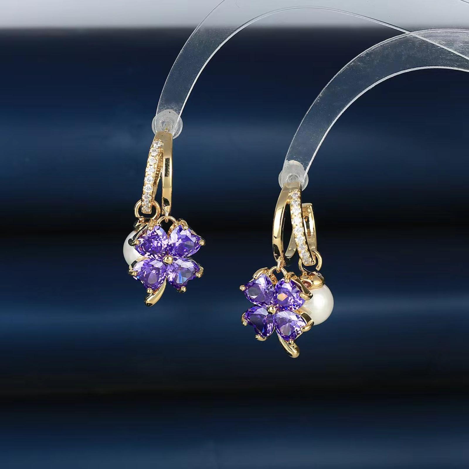 

Сережки-пусети з перлами у вигляді чотирилисника для жінок, натхненні розкішшю, вишукані та нові сережки-заяви One Size фіолетовий