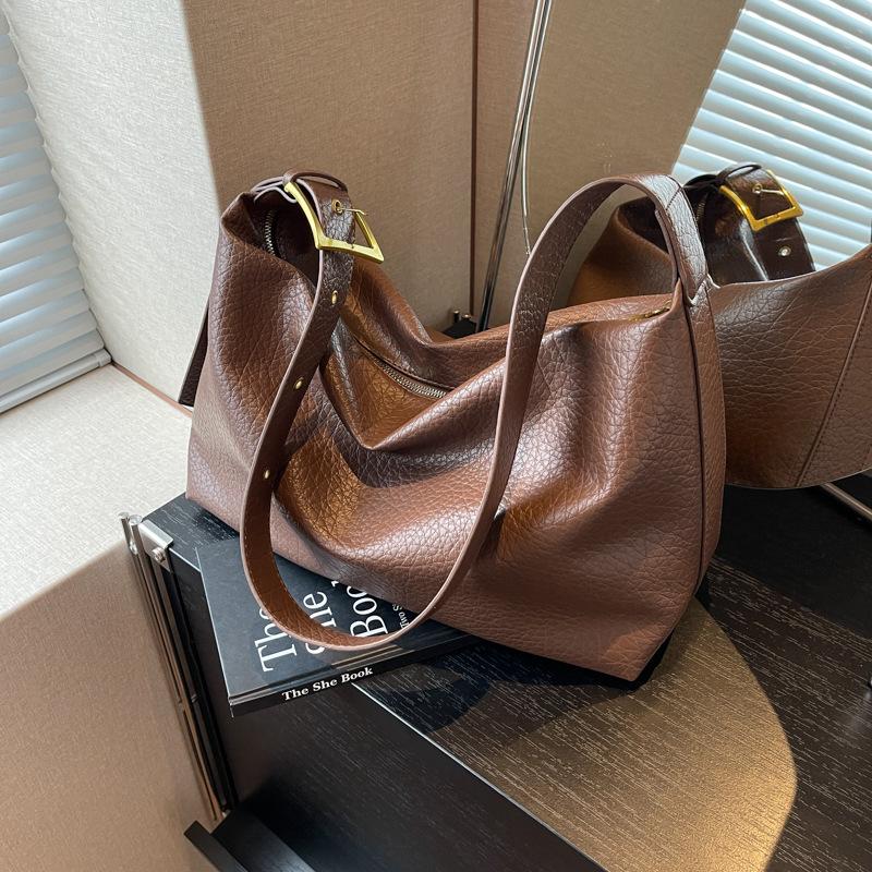 Large capacity bag women's autumn new wide shoulder strap commuting simple retro fashion shoulder messenger bag
