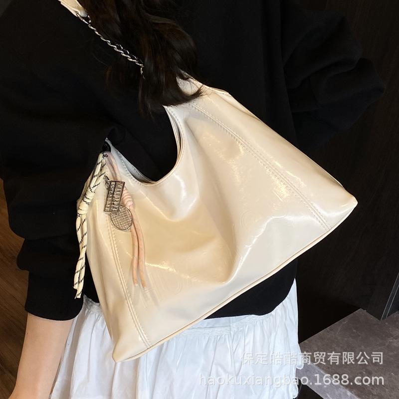 Simple and Versatile Bag, Women's Large-capacity 2025 New Casual Shoulder Bag, Popular Commuter Tote Bag This Year