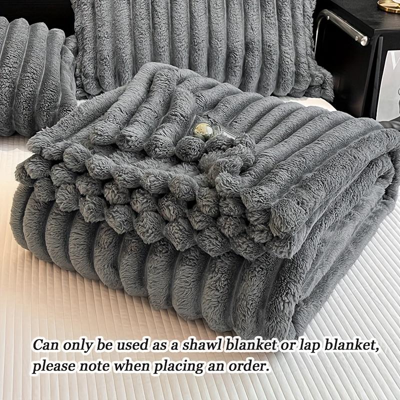 Blanket Soft and Comfortable Faux Rabbit Hair Reversible Blanket Thermal Fleece Blanket Nap Blanket Air Conditioning Blanket Office Outdoor Camping