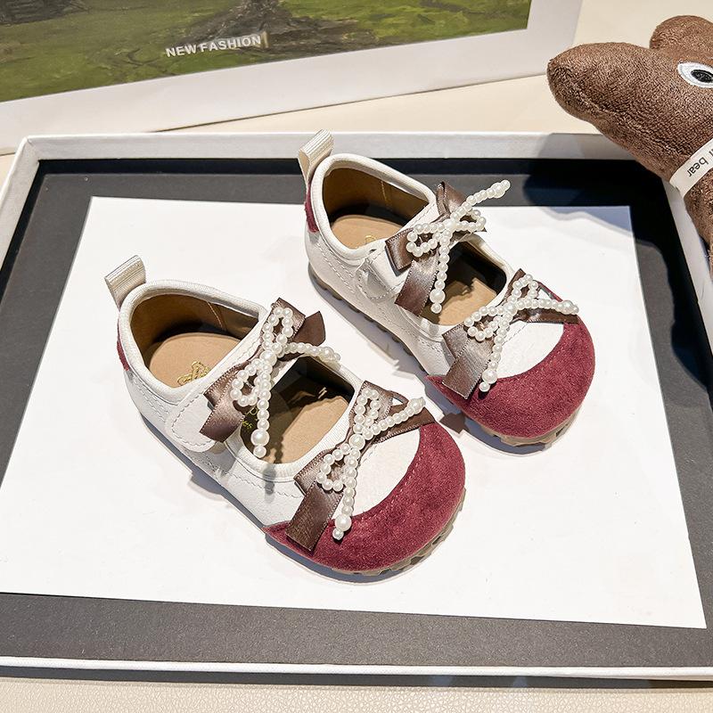 

Жемчужная цепочка Немецкие тренировочные туфли 2025 Весна Цветные блоки Одинарные туфли Повседневная носка Летние сандалии Туфли принцессы 25 красный