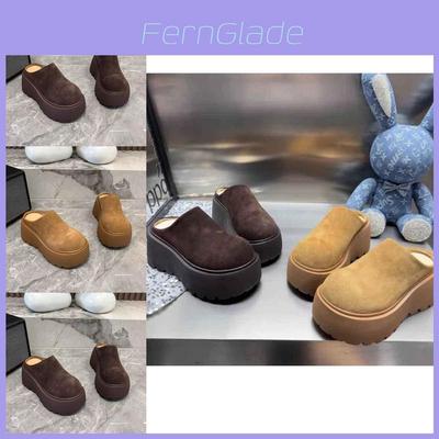 Stilvolle, lässige Sandalen für Damen mit runder Zehenpartie in trendigem Wildleder-Finish