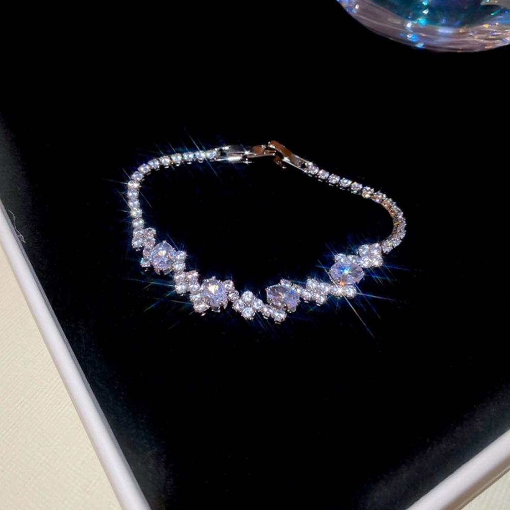 

New Sparkling Geometry Oval Zircon Buckle Women s Bracelet Unique Temperament Fashionable Exquisite Versatile Jewelry Gift 18cm білий