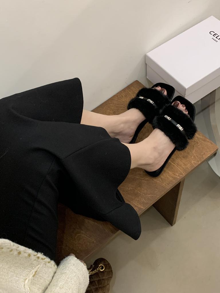 French Evening Breeze Rhinestone One-word Fluffy Slippers for Women To Wear 2025 Spring and Autumn New Imitation Mink Hair Low-heeled Sandals