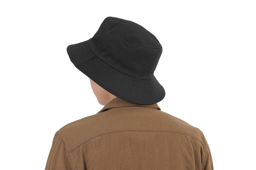 Store og mellomstore vendbare bøttehatter med avtakbar hakestropp svart og marineblå med hake [JUNNY] tilgjengelig. (XL, stropp)