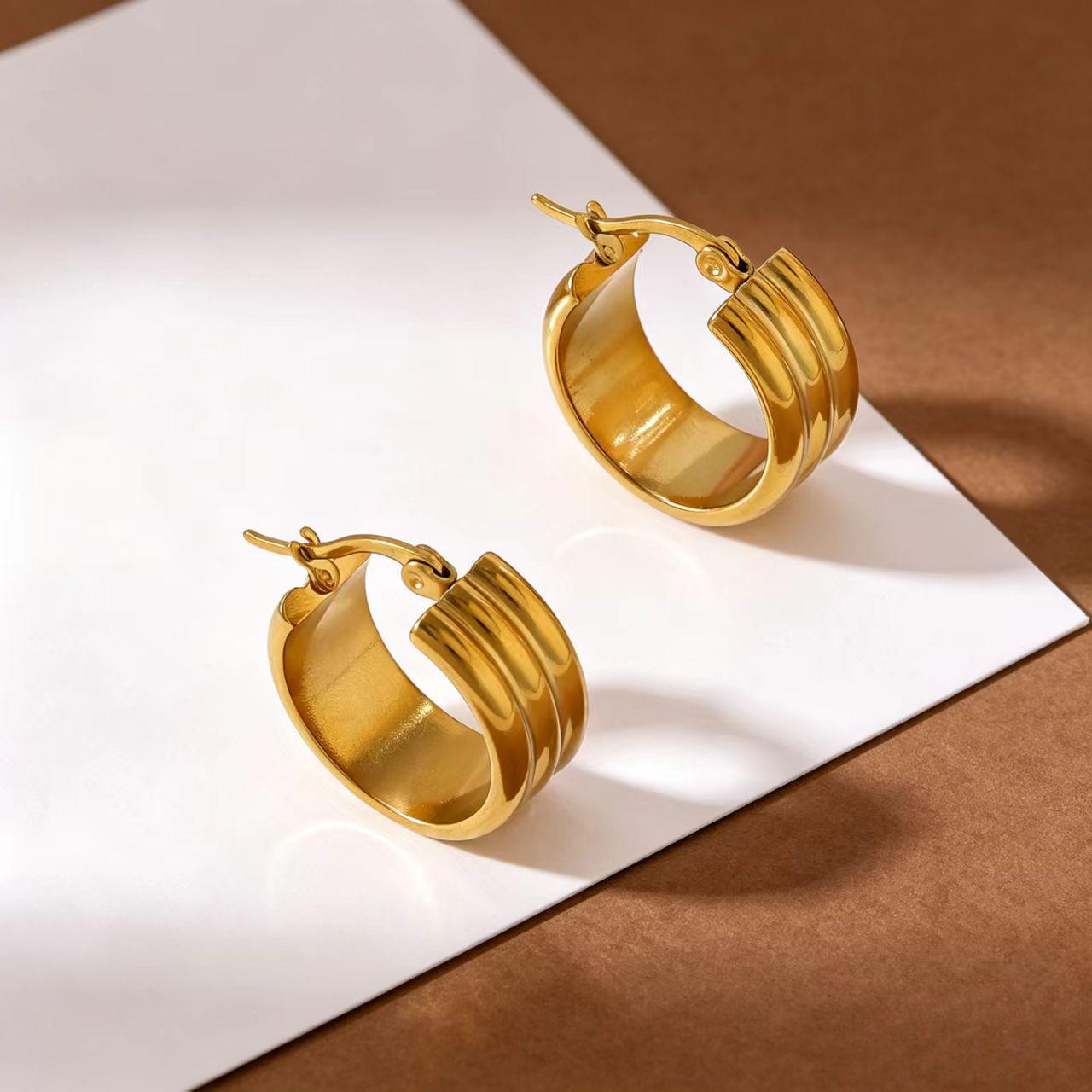 European & American Style Gold-Plated Titanium Steel Wide-Edge Curved Hoop Earrings 18K Gold Plated