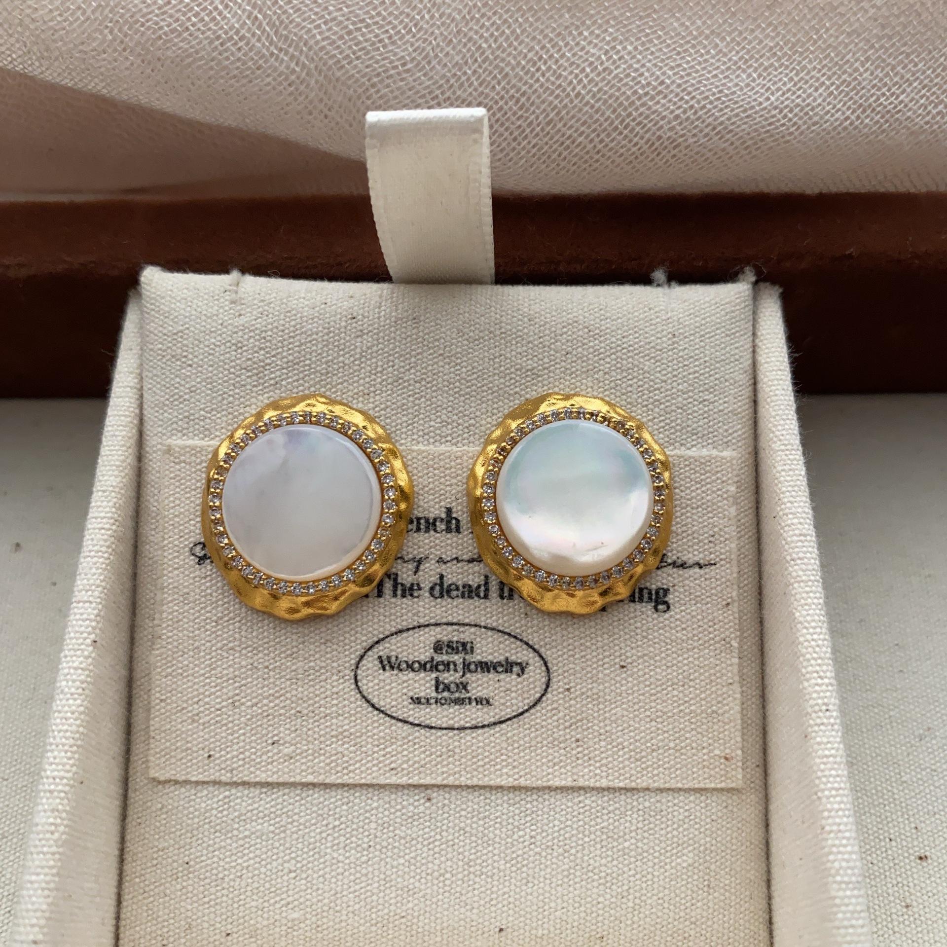 Round Mother-Of-Pearl Stud Earrings Temperament Classic Versatile Elegant Personality Simple High-End Luxury Earrings