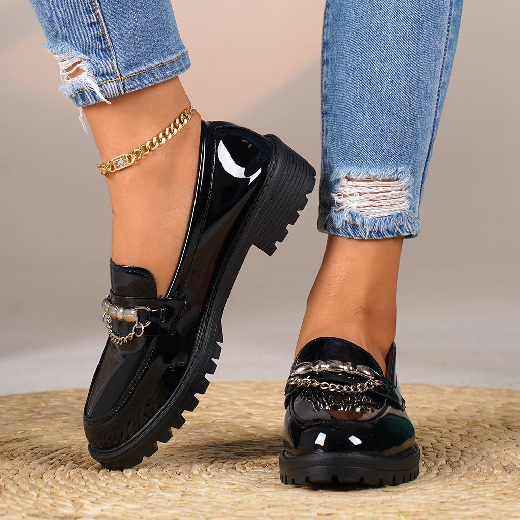 Black loafers women's 2025 new platform chain single shoes, black British style small leather shoes are in stock.