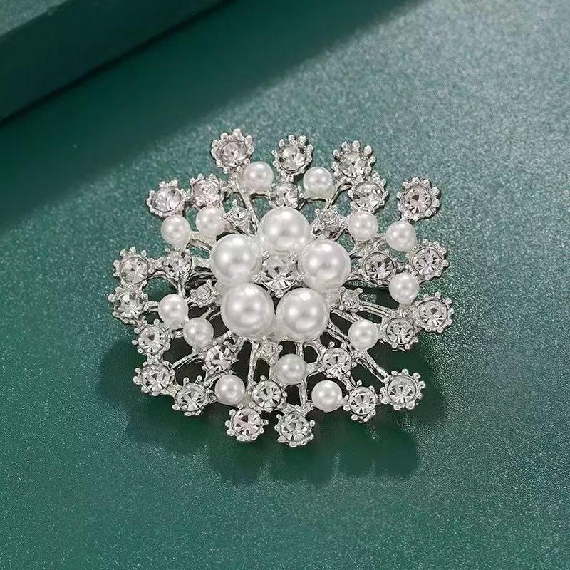 Pearl Heart Brooch: 2025 Autumn/Winter Trend - Korean Exquisite Pin for Women