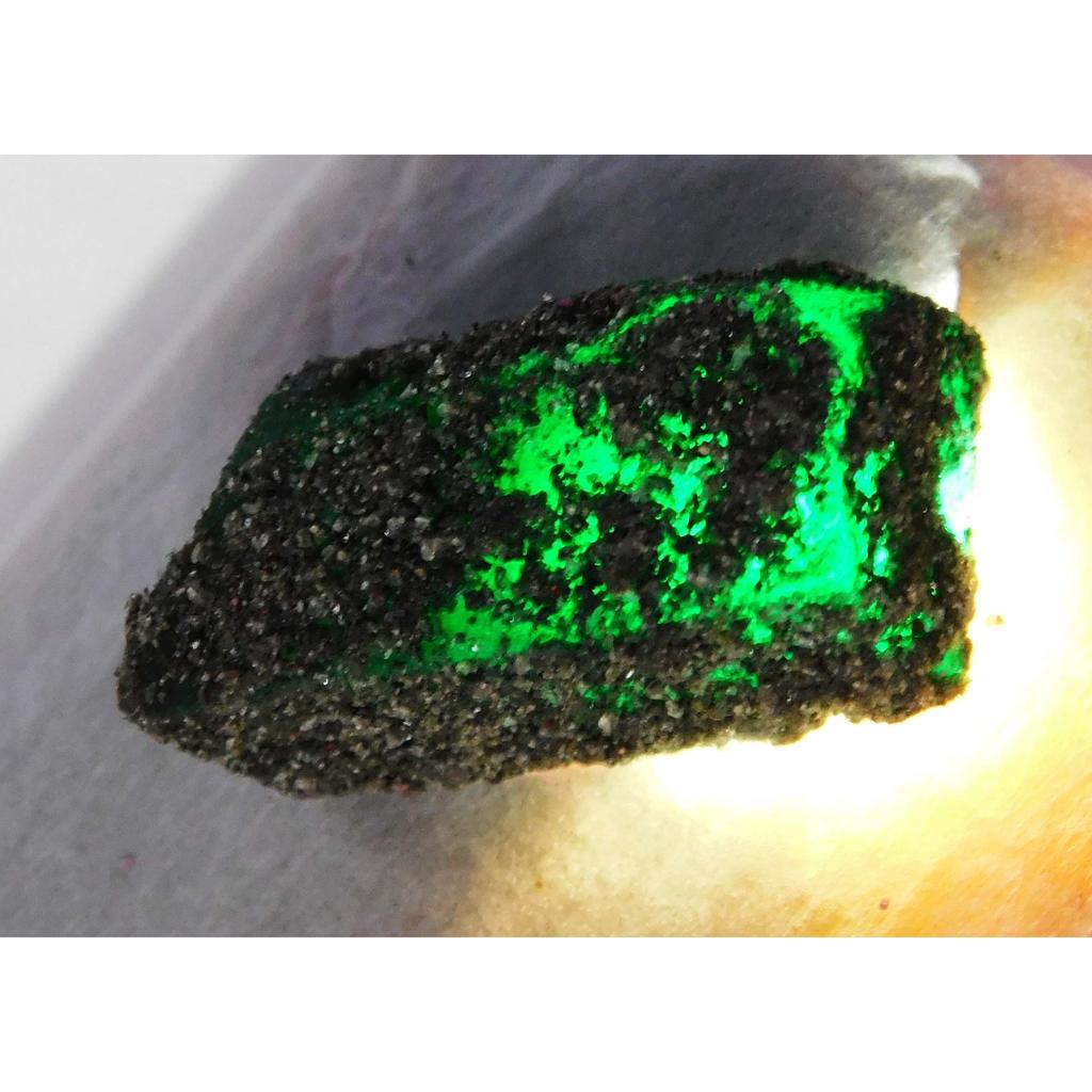 Natural Green Emerald Loose Gemstone Uncut Rough 70 ct for Lapidary and Gem Collections