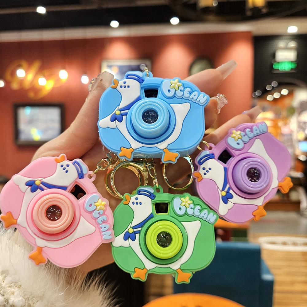 Niedliche Mini-Projektionskamera Cartoon Leuchtendes Projektionslicht Damenhandtasche Schlüsselanhänger Anhänger