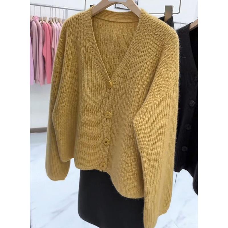 Heavy beautiful new cherries red sweater jacket women's winter senior sense super good-looking knitted cardigan