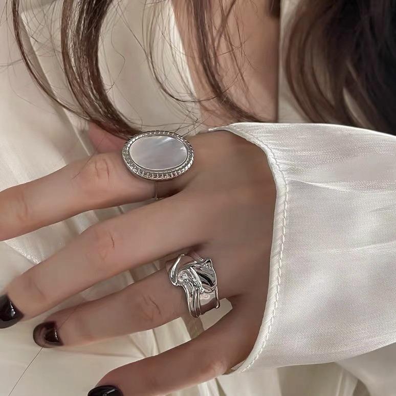 Bague Ovale Coréenne en Argent Plaqué Cuivre avec Nacre - Bague Ouverte Irrégulière Géométrique Rétro pour Femmes, Accessoire d'Index Style Hip-Hop