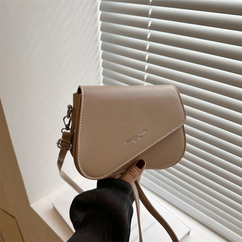 

Korean version of small square bag texture casual messenger bag cute simple bag women s 2025 new trendy and beautiful shoulder bag хаки