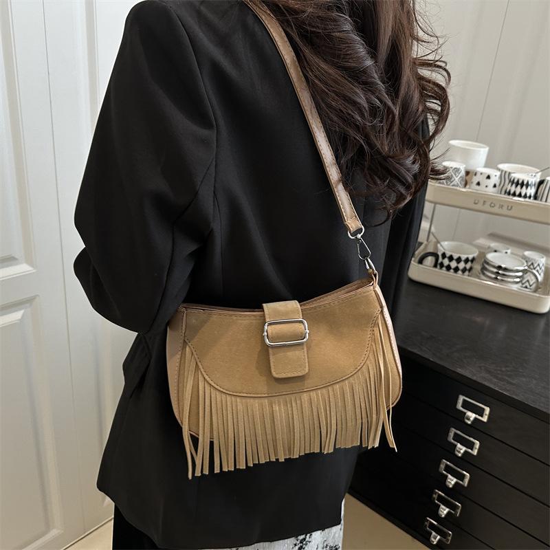 Premium retro matte fringed bag autumn new fashion versatile saddle bag trendy women's shoulder messenger bag
