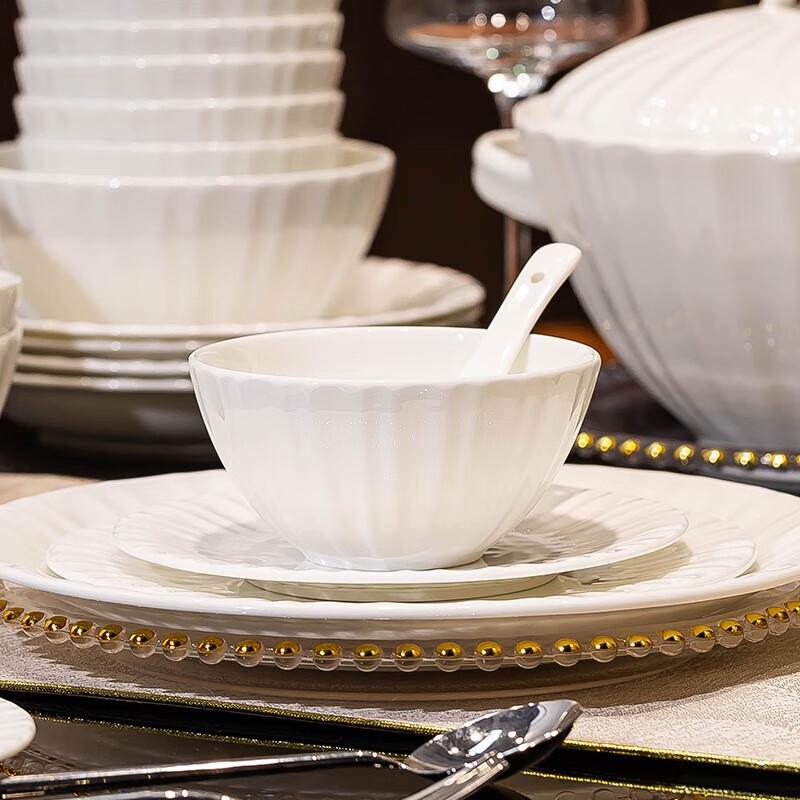 KANGMO 61-Piece Embossed White Dinnerware Set for 12