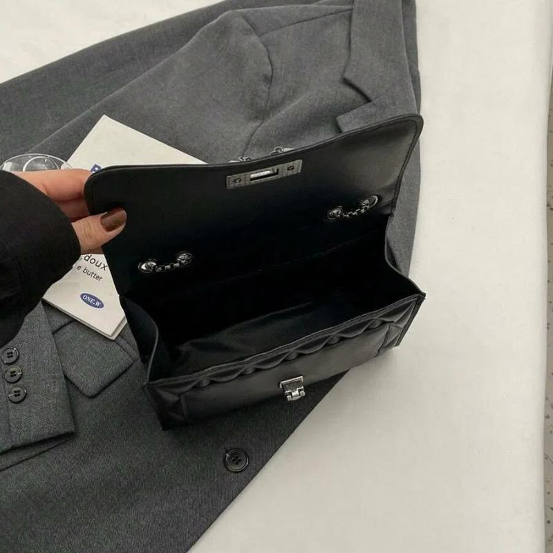1 Simple and Stylish Diamond Grid Crossbody Bag, Metal Chain Shoulder Bag for Women Daily Leisure Purses and Handbags