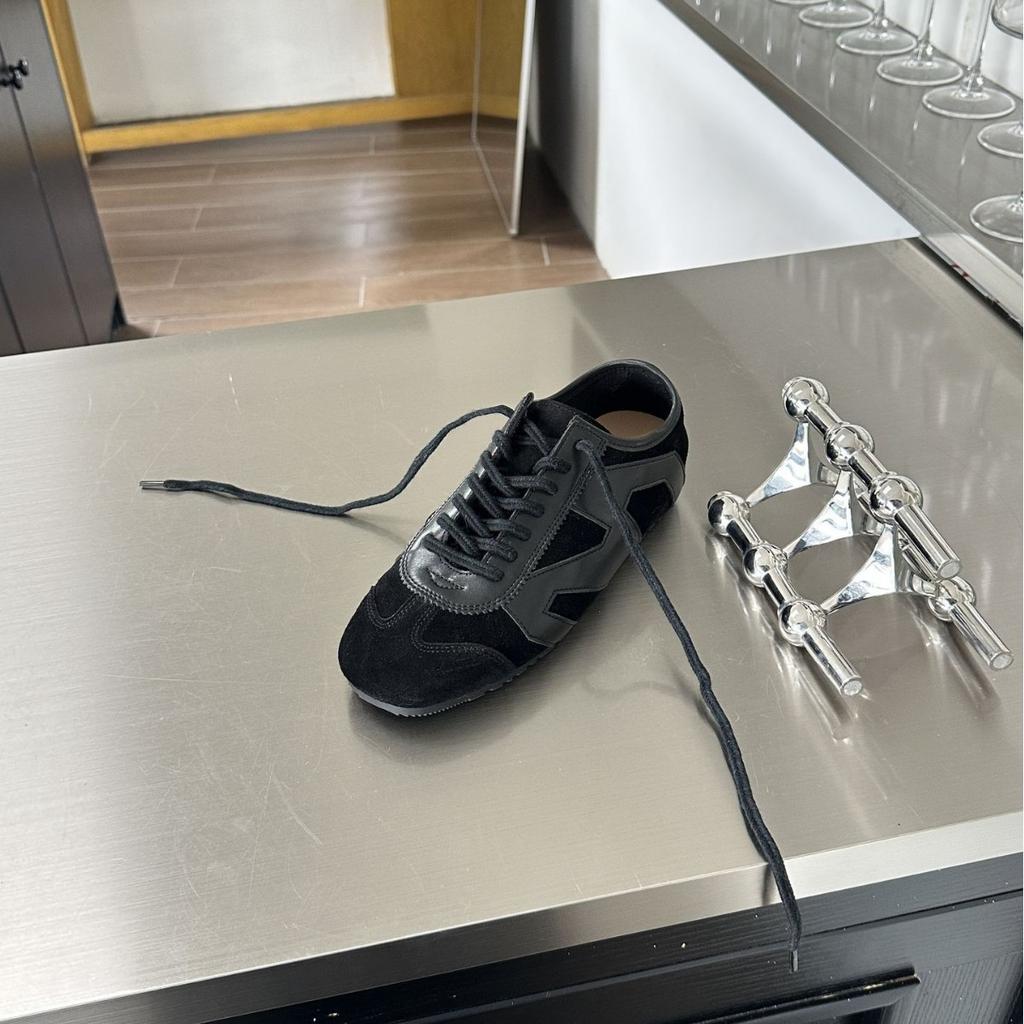 2025 new retro round head color matching flat-soled casual sports board shoes college versatile lace-up thick-soled German training shoes women