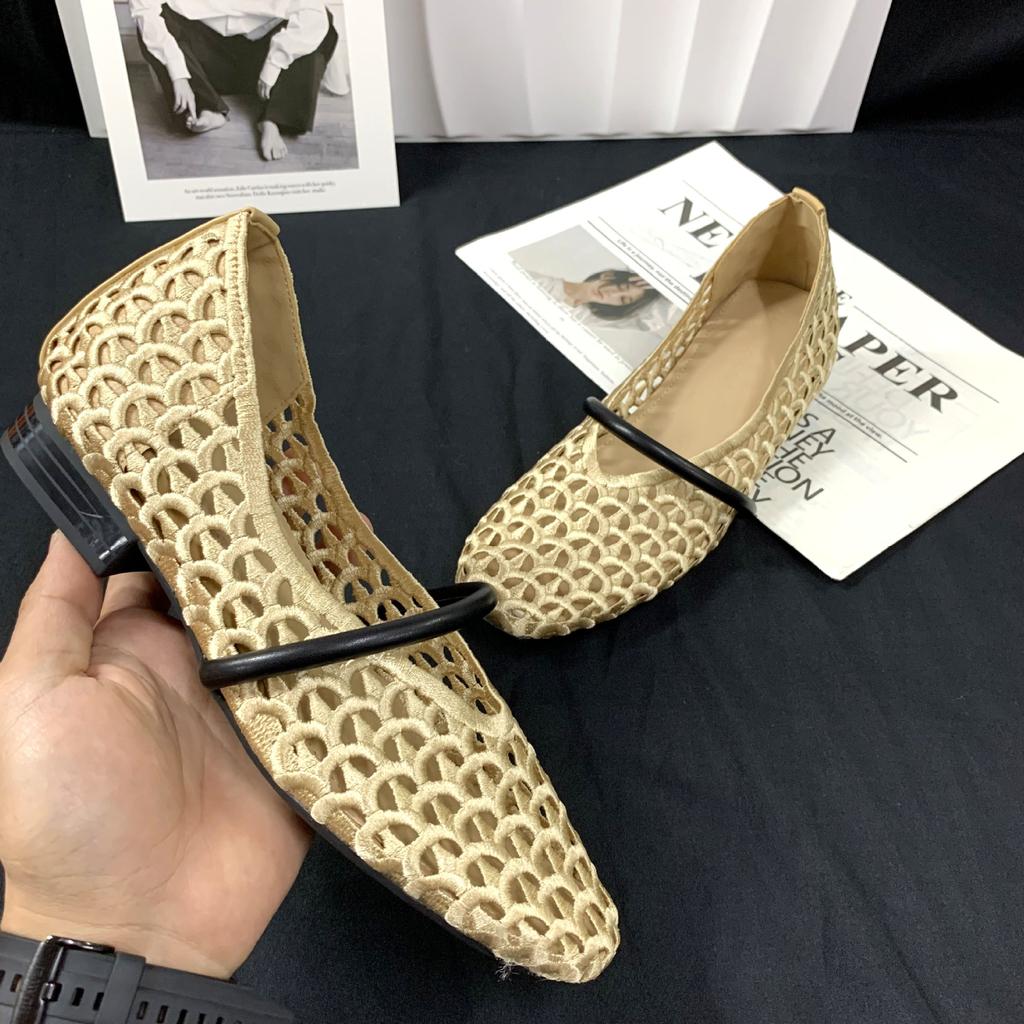 Spot second hair! Inner heightening women's shoes summer French hollow mesh beautiful small single shoes small black thick heel