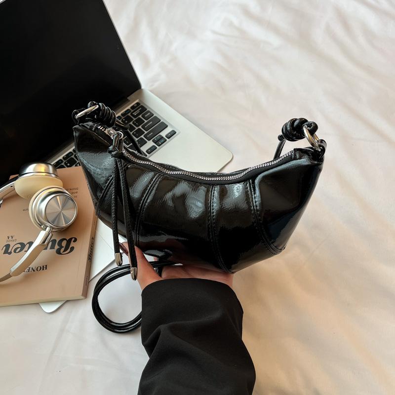 

Retro niche high-value croissant bag 2025 new ins style commuter shoulder casual simple fashion messenger bag чёрный