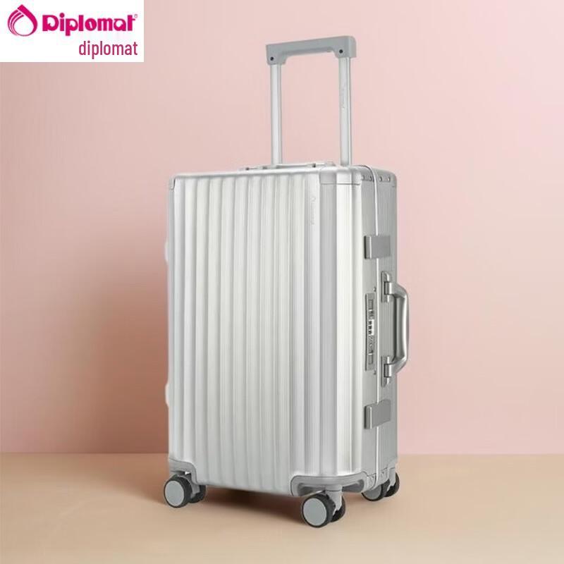 

Diplomat 24-inch Spinner Luggage