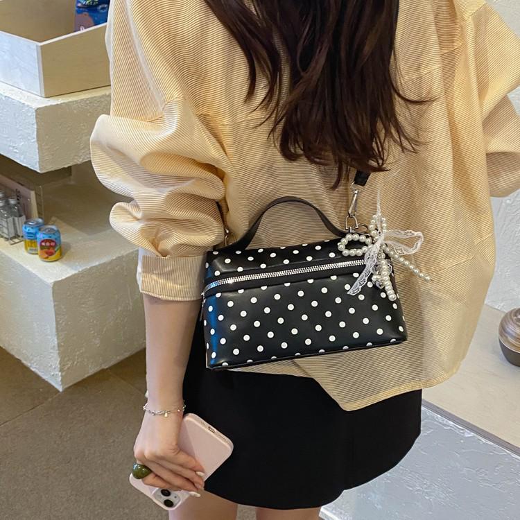 Retro Sweetheart Polka Dot Crossbody Bag: Elegant Korean Style, Versatile Commuter Shoulder Bag