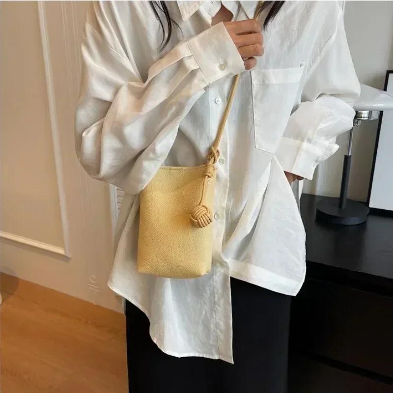 Women Leather Small Crossbody Bag Designer Cell Phone Bag Lightweight Fashion Shoulder Bag Ladies Travel Purse