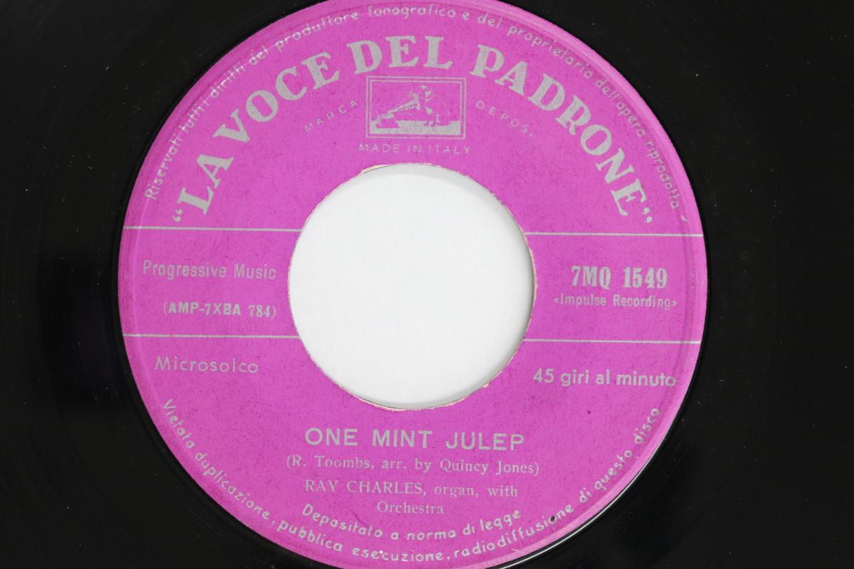 

7-дюймовая пластинка РЭЙ ЧАРЛЬЗ - Один мятный джулеп / Поехали 7MQ1549 LA VOCE DEL PAD Италия Джаз Б/У