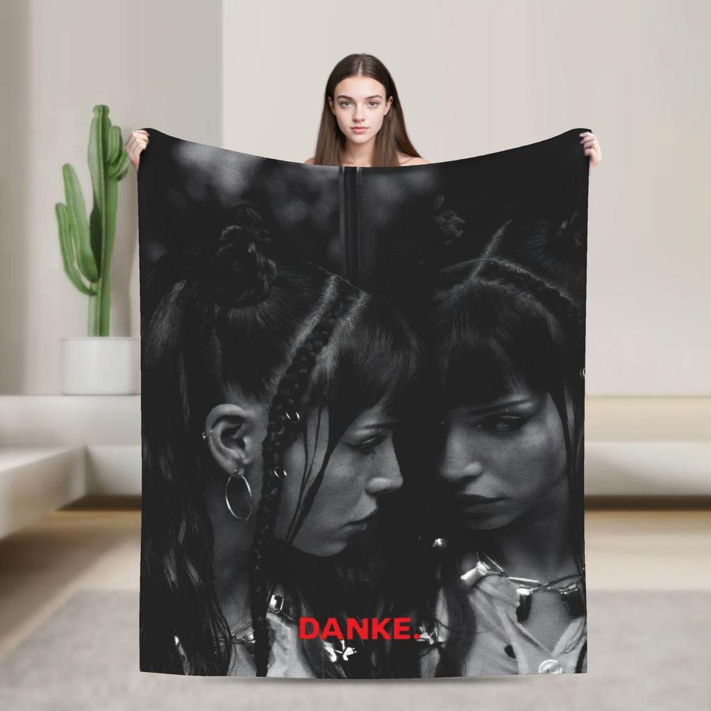 2025 Nina Chuba Cool Blankets Super Soft Funny Plush Throw Blanket For Couch Chair Picnic Flannel Bedspread Bed Cover